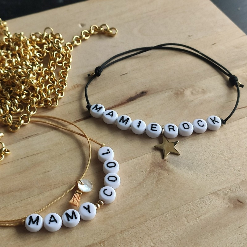 Bracelet perles lettres Mamie à personnaliser pastille nacre et son